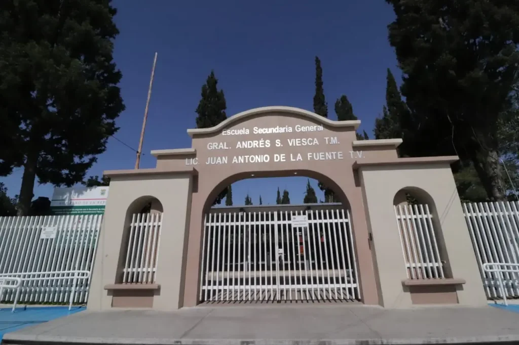 Entrada Secundaria Viesca
